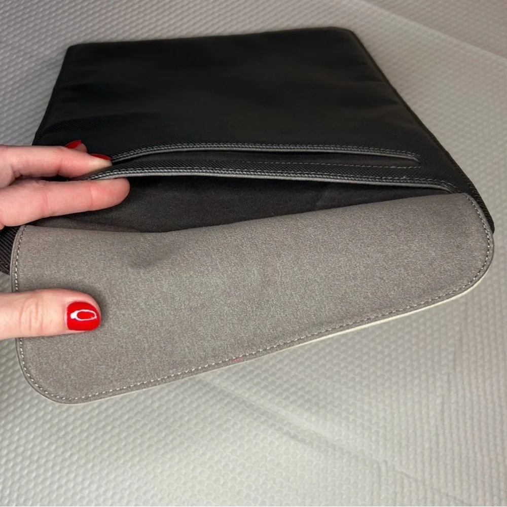 Late 2010s Moshi Muse Slimfit Laptop Sleeve